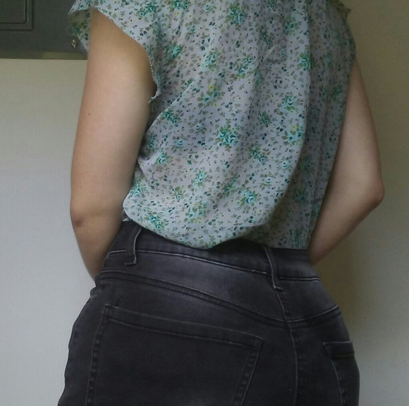 Baby Blue Floral Top - Picture 3 of 4